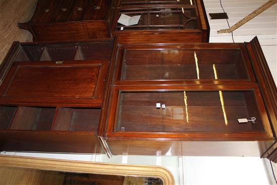 Victorian mahogany glazed bookcase(-)